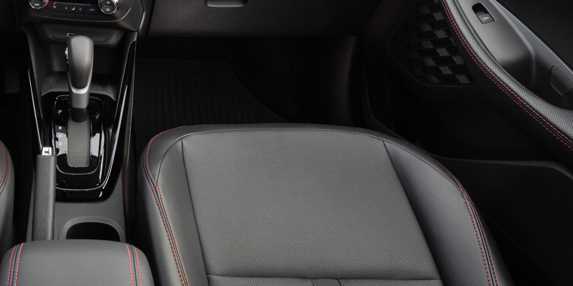 Chevrolet Montana 2026 com bancos de revestimento premium